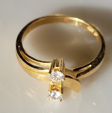 eleganter 18 ct Goldring mit 2