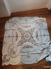 antike weiße Tischdecke mit