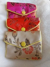 3 X Schmuck ,Geld Etui Seide Satin mit Reißverschluss, Blumen, Rot, Pink,beige 