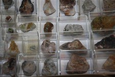 Sammlung mit 100 Mineralien in