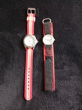 Zwei Hübsche Kinderuhren, Analog Mit Zeiger