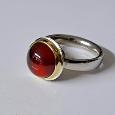 Traum Charlotte 21 Köpfchen mit schönen runden Granat gefasst in 18kt Gold