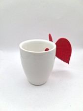 Espresso-Tasse mit roten Silikonflügeln - Pylones by Green & Associates