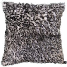 Baby Schneeleopard Fellimitat