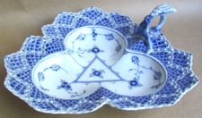 ROYAL COPENHAGEN BLAU GERIFFELT VOLLSPITZE KÄFERGRIFF EINLEGESCHALE 1077 (11900)