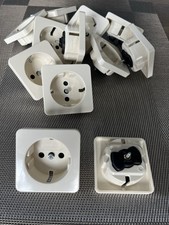 Berker Modul 2 Steckdose Abdeckung cremeweiss. Erhöhter Berührungsschutz