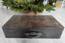 alter Holzkoffer verzapft