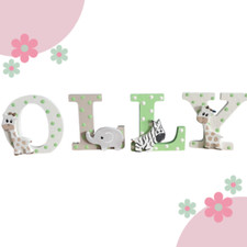 Safari Dschungel Kinderzimmer Deko - Baby Holzbuchstaben - personalisiertes Babyzimmerschild