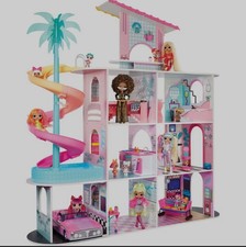 zu verkaufen:LOL Puppenhaus (Neuwert 250€)  mit Zubehör und 3 großen Puppen. 