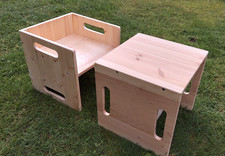 2 Kinder Stühle/ Hocker/