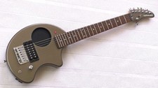 Fernandes Nomad 7-saitige E-Gitarre mit eingebautem Verstärker und Lautsprecher