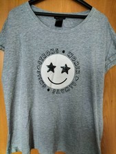 Sara Lindholm graues T-Shirt mit Smiley  XL