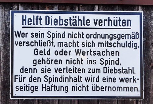 Schild helft diebstähle - schild, "helft