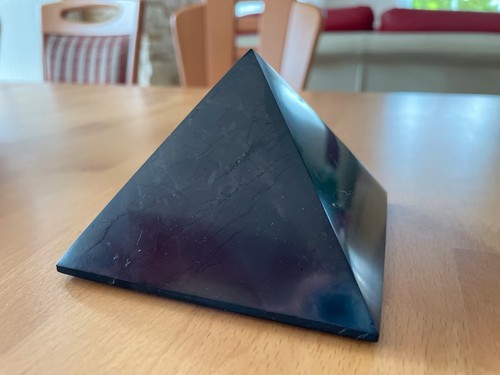 Schungit pyramide original aus - pyramide,