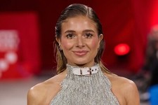 FOTO NR. 42 - LOLA WEIPPERT (TV MODERATORIN) - HOCHGLANZ - 15 x 10 CM - NEU