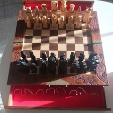 Schachspiel Holz Kassette mit Schubladen Geschnitzte Chinesische Figuren