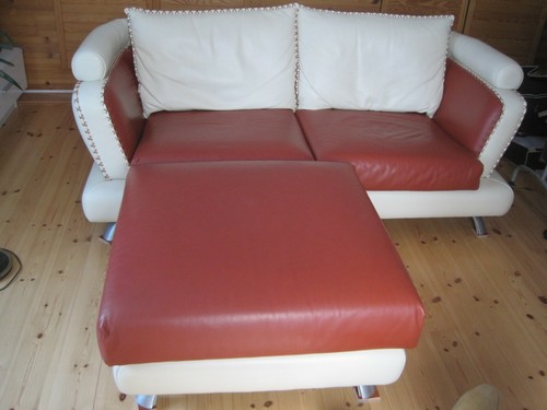 Zierliches ledersofa mit - zierliches,