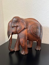 Handgeschnitzter Elefant