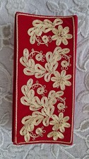 Handtasche aus rotem Samt mit