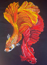 Bild mit gestickten Koi-Karpfen aus ca. 11.000 farbigen kleinen Glasperlen