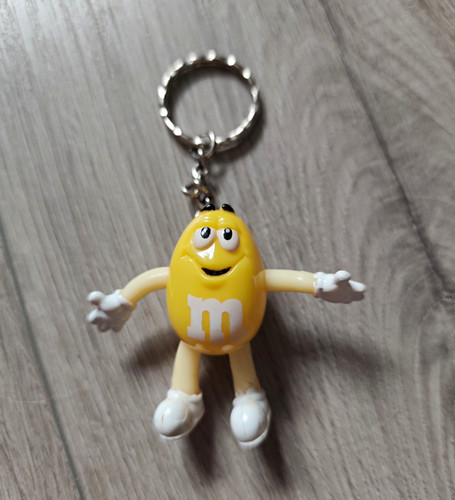Gelber m figur - gelber,