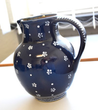 Saftkrug, Gmundner Keramik Dirndl Blau
