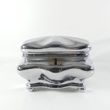 große antike Zuckerdose auf 4