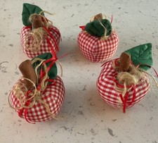 4er Set Stoff-Deko-Äpfel rot-weiß kariert Baumwolle