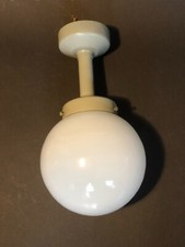 schöne Kugellampe Deckenlampe mundgeblasenes Opalglas wohl 1920 - 1960er Jahre 