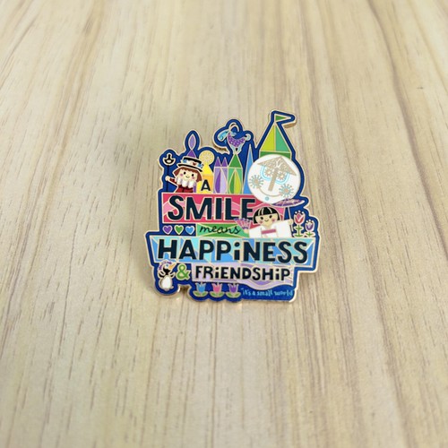 Disney pin small world - a,