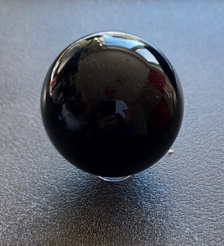 Natürliche tiefschwarze