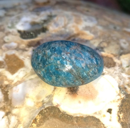 Blauer apatit trommelstein - apatit,