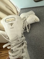 Eiskunstlauf Schlittschuhe –