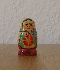 Matrjoschka. Matroschka! Babuschka. Matrioschka. Einzel-Puppe zum Spielen. 4 cm!