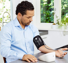 Blutdruckmessgerät Oberarm