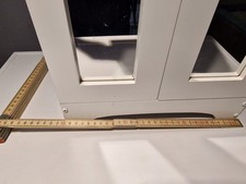 Schöner Puppenkleiderschrank