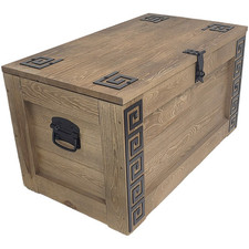 Holztruhe mit Rädern