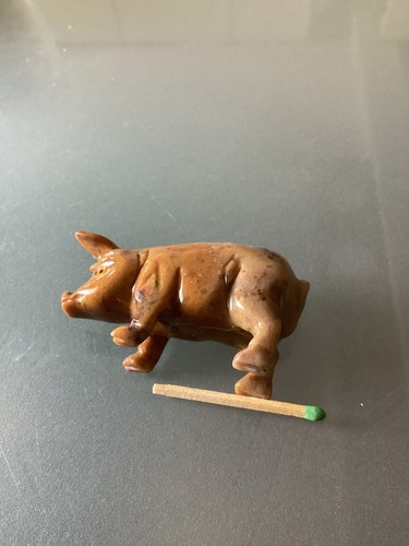 Kleine schwein tierfigur braun - kleine,