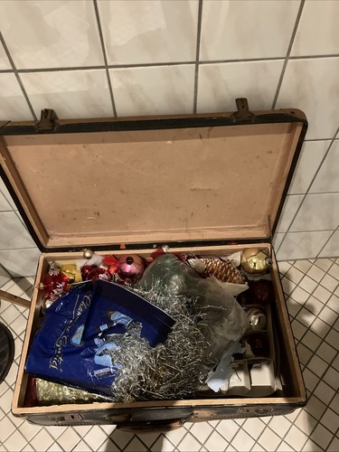 Koffer mit weihnachtskugel - koffer,