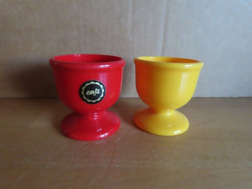 Eierbecher aus plastik - eierbecher,