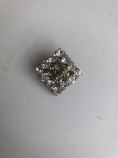 Vintage Brosche mit  16 Strasssteinen quadratisch