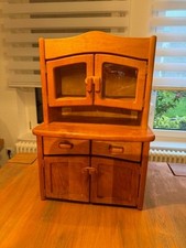 Küchenschrank für Puppen Massivholz, bespielt, sehr gut erhalten.
