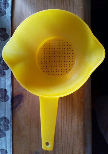 Tupperware sieb goldregen - tupperware, goldregen🍝