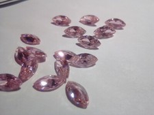 3 synthetische pinke Steine