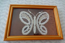 Geklöppeltes Bilder Schmetterling hinter  Glas gerahmt 12 X 17 cm  weiß gelb