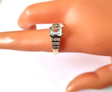 Goldring -10 K - vermutlich Aquamarin - winzigste Brillanten-ca. 3,55g-Gelbgold