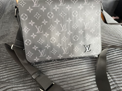 Louis vuitton district - louis, pm