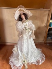 Große Porzellanpuppe