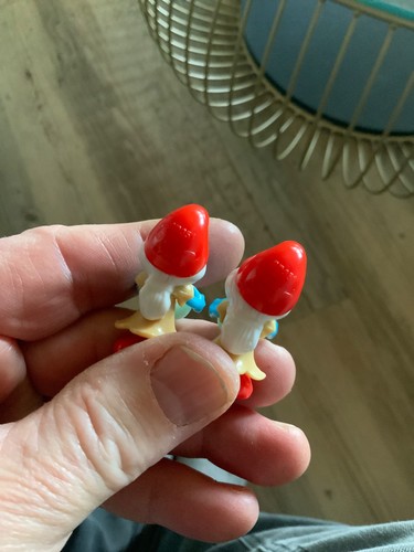 Schlumpfine mit sehr dünnen