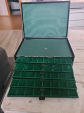 Münzkoffer mit 5 Münztableaus , gebraucht, für 214 Münzen